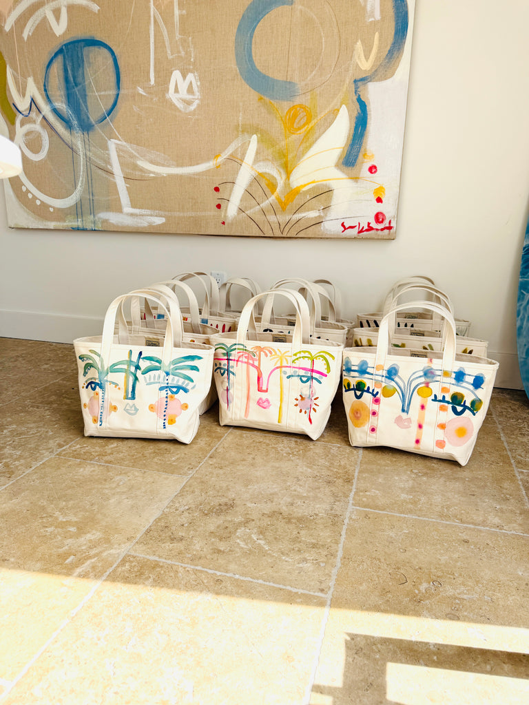 New Face Medium Tote 4